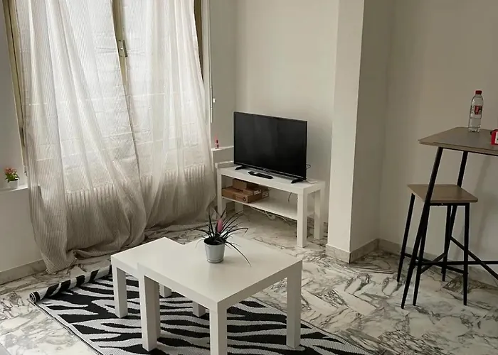 50 M De La - Centre - Proche Nice