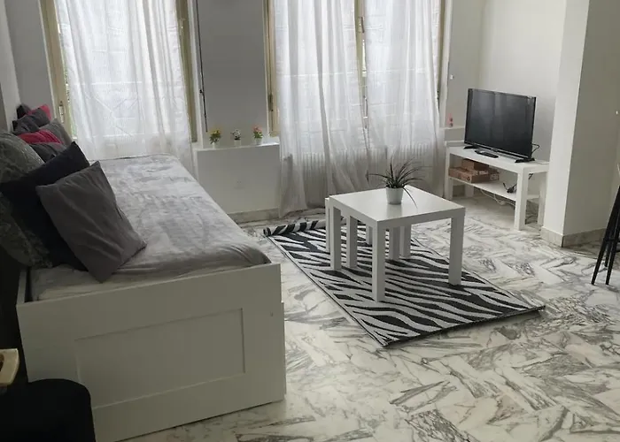 50 M De La - Centre - Proche Appartement