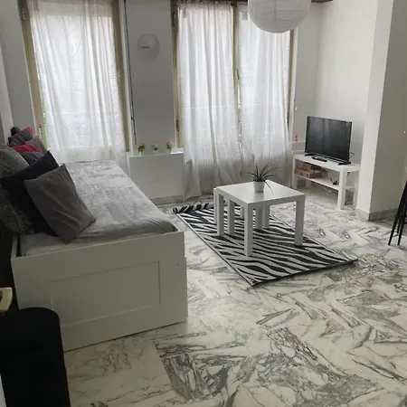 50 M De La - Centre - Proche Apartament